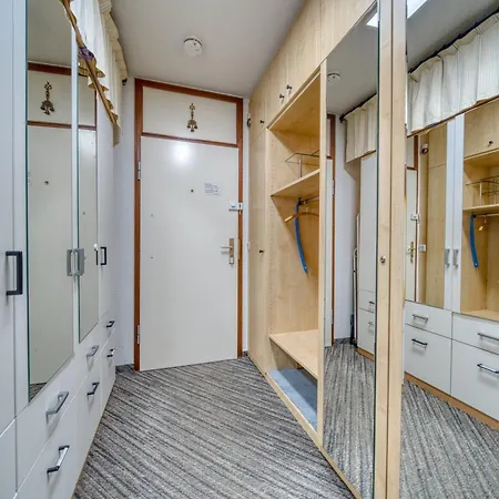 - Haus B, App 0b0511 *